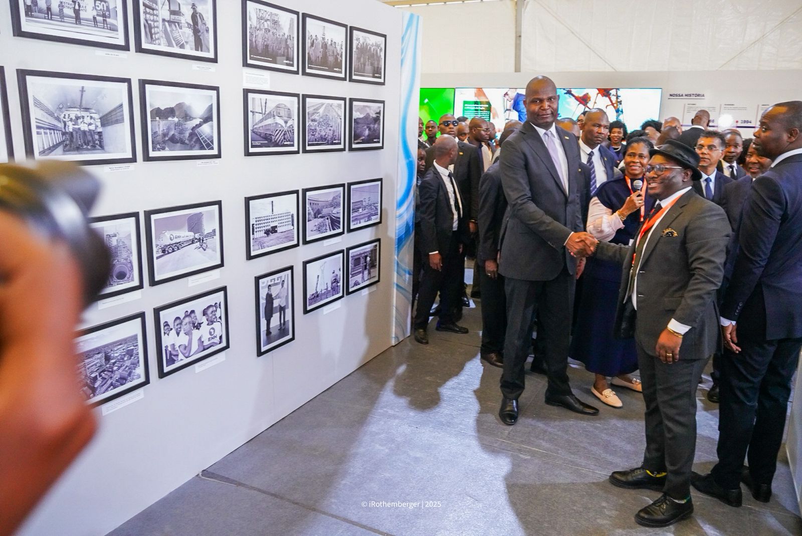 Pr enaltece a exposição "memória e o futuro do sector