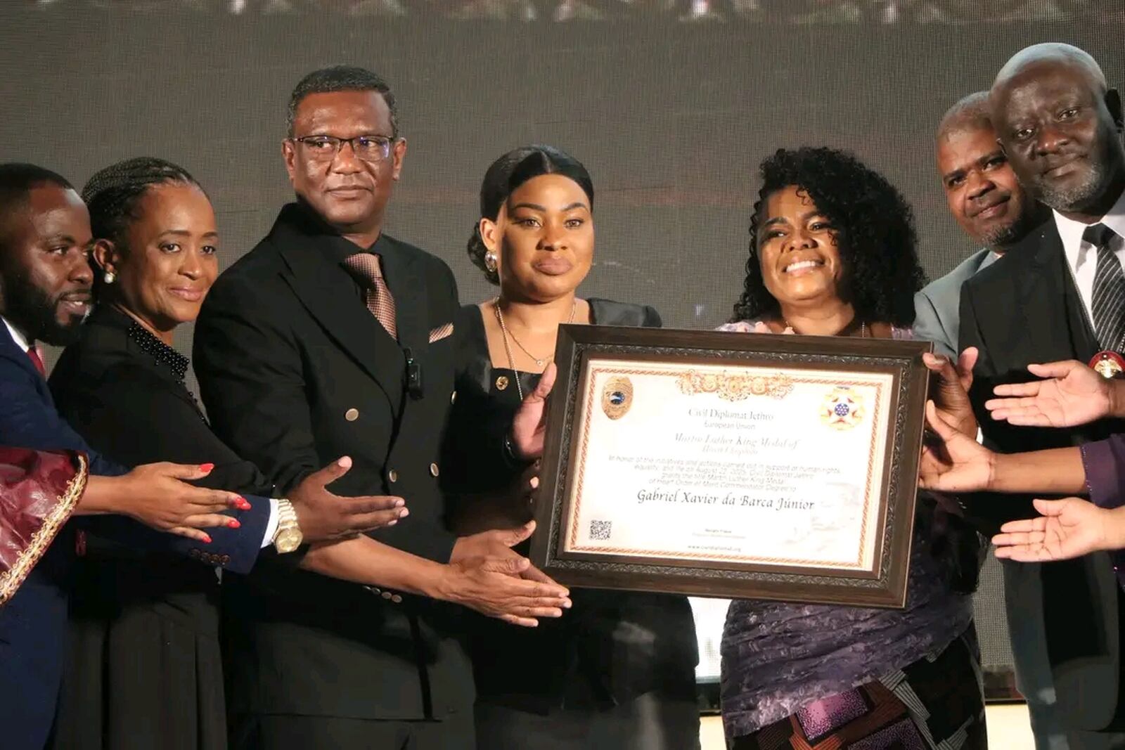 Gabriel júnior condecorado com diploma internacional martin luther king