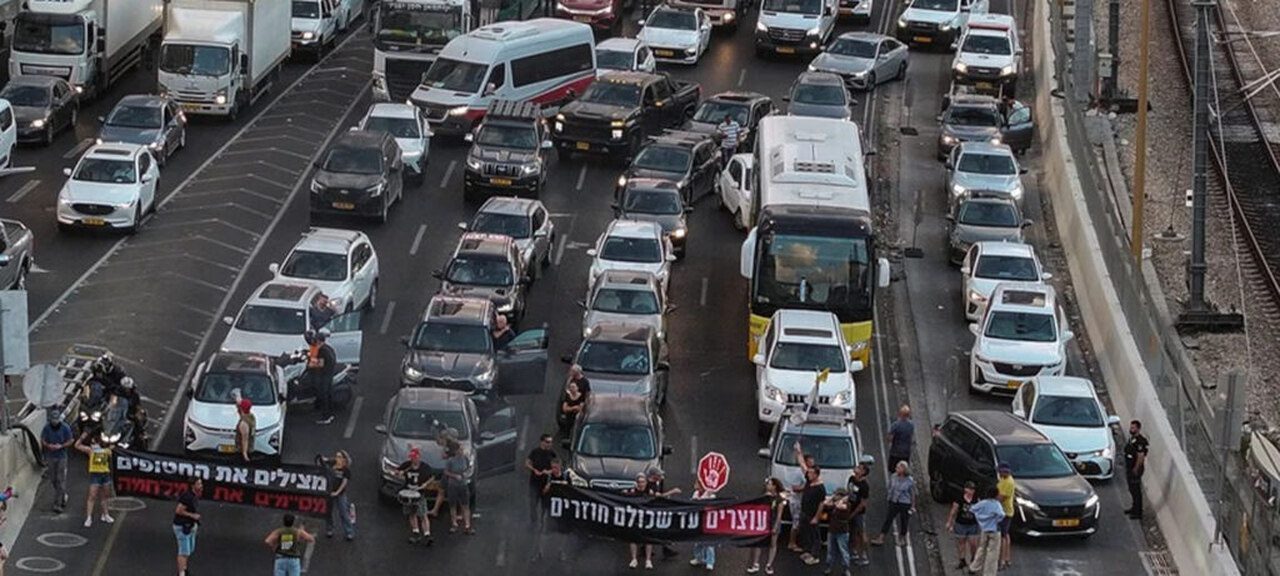 Manifestantes bloqueiam estradas em israel para exigir acordo para gaza