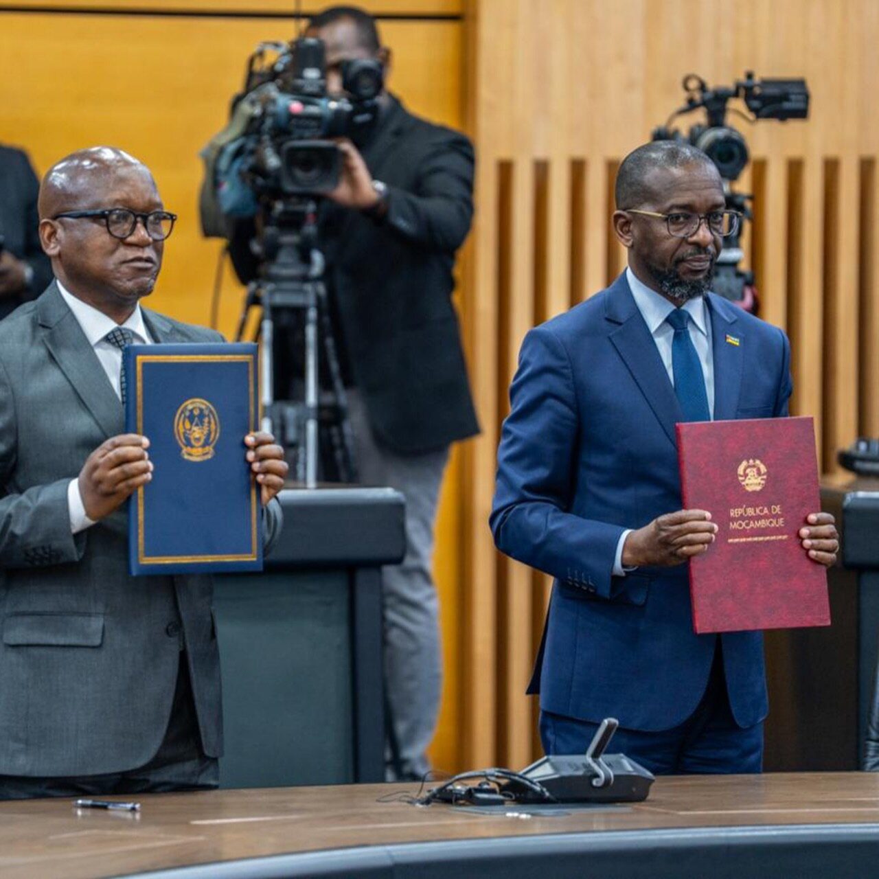 Moçambique e ruanda assinam termos de permanência militar em cabo