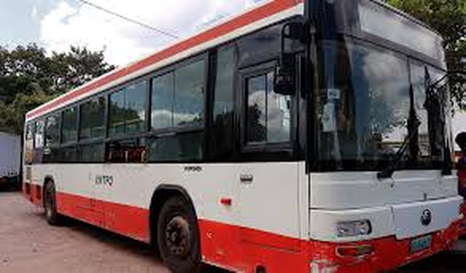 Município de quelimane recebe cinco novos autocarros para transporte público