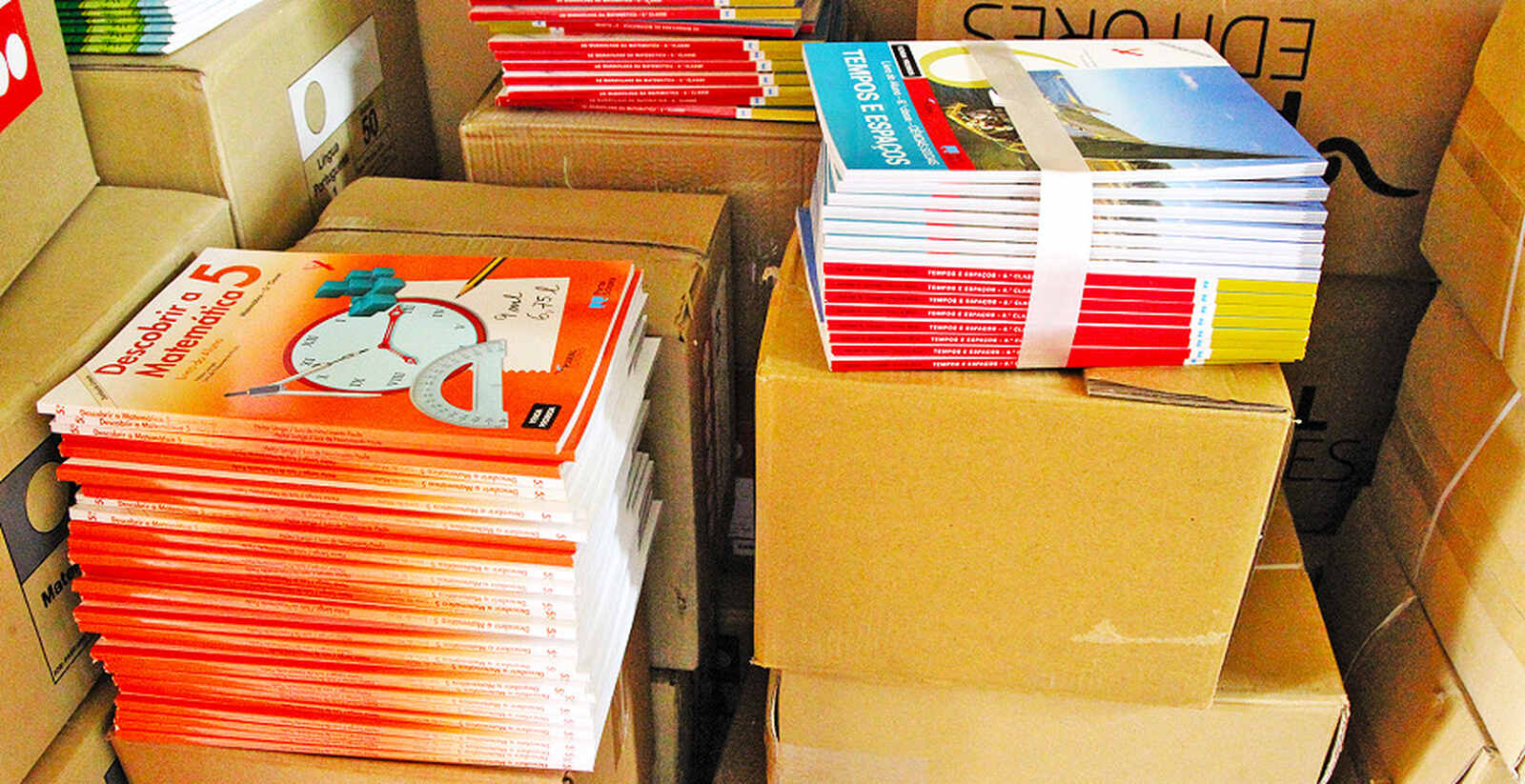 Para 2026 ː livro escolar estará disponível até dezembro deste