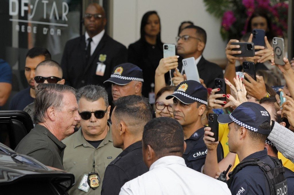 Bolsonaro sai da prisão domiciliária para realizar procedimentos médicos