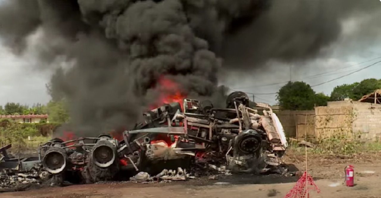 Camião cisterna com combustível explode após despiste na en2 em boane