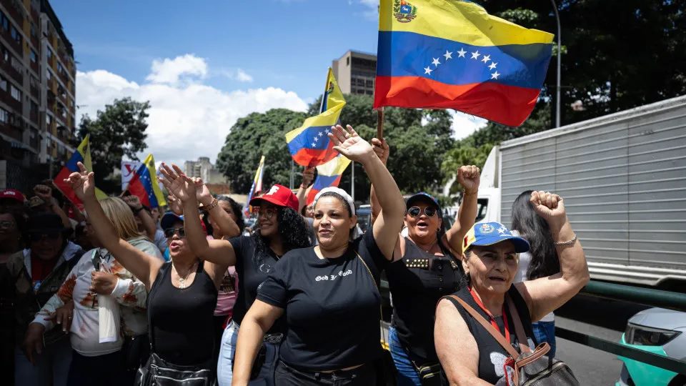 Maduro defende que nenhuma disputa com eua "justifica conflito militar"