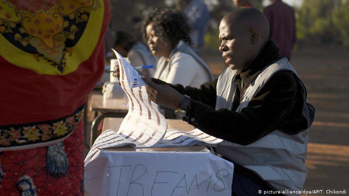 Mais observadores internacionais chegam ao malawi