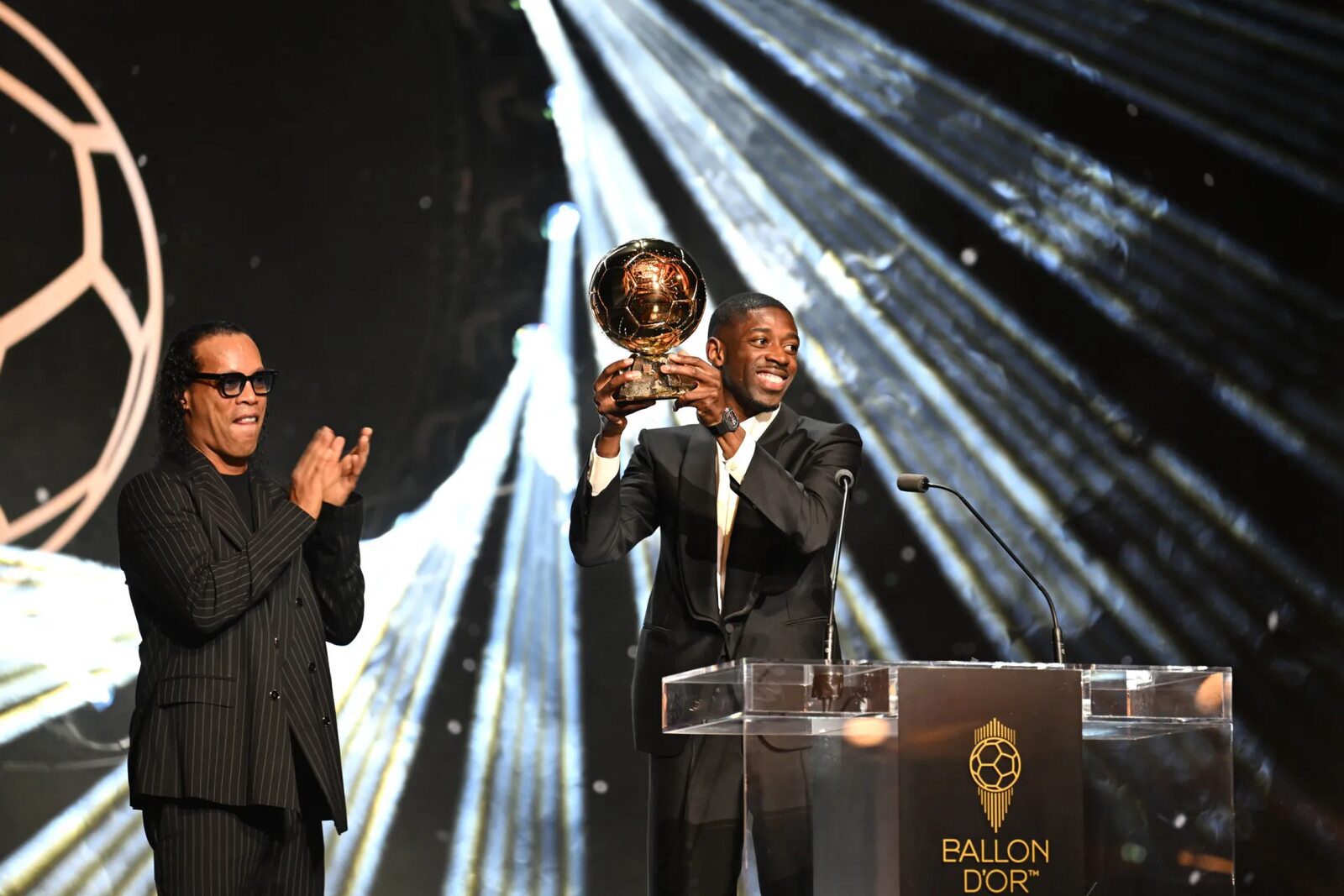 Ousmane dembélé é o dono da bola de ouro