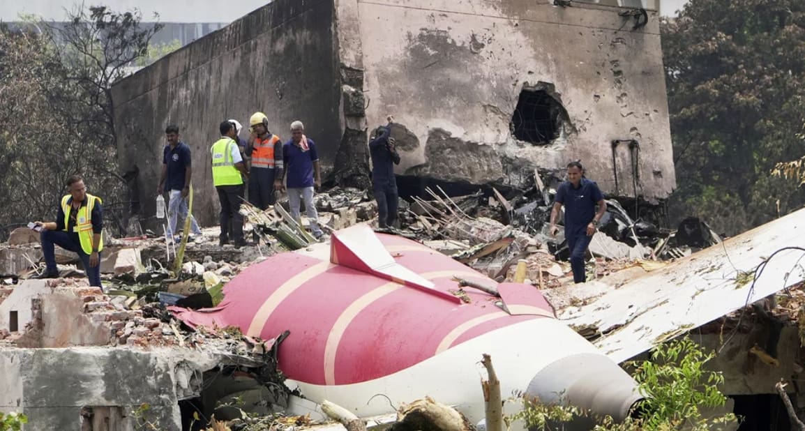 Avião da companhia mombasa air safari cai com 12 turistas