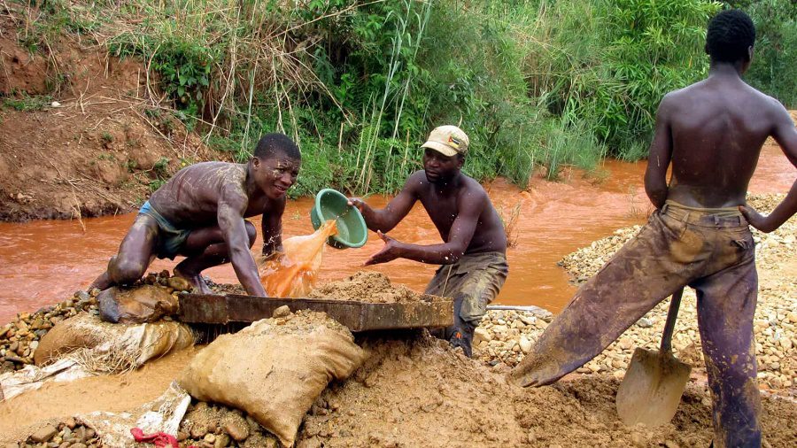 Com efeitos imediatos: governo suspende todas licenças de exploração de