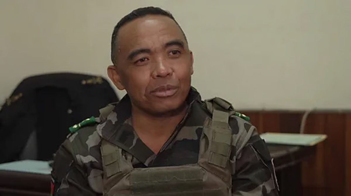 Coronel randrianirina é o novo presidente de madagáscar