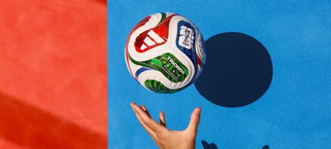 Fifa apresenta a bola oficial do mundial de futebol de