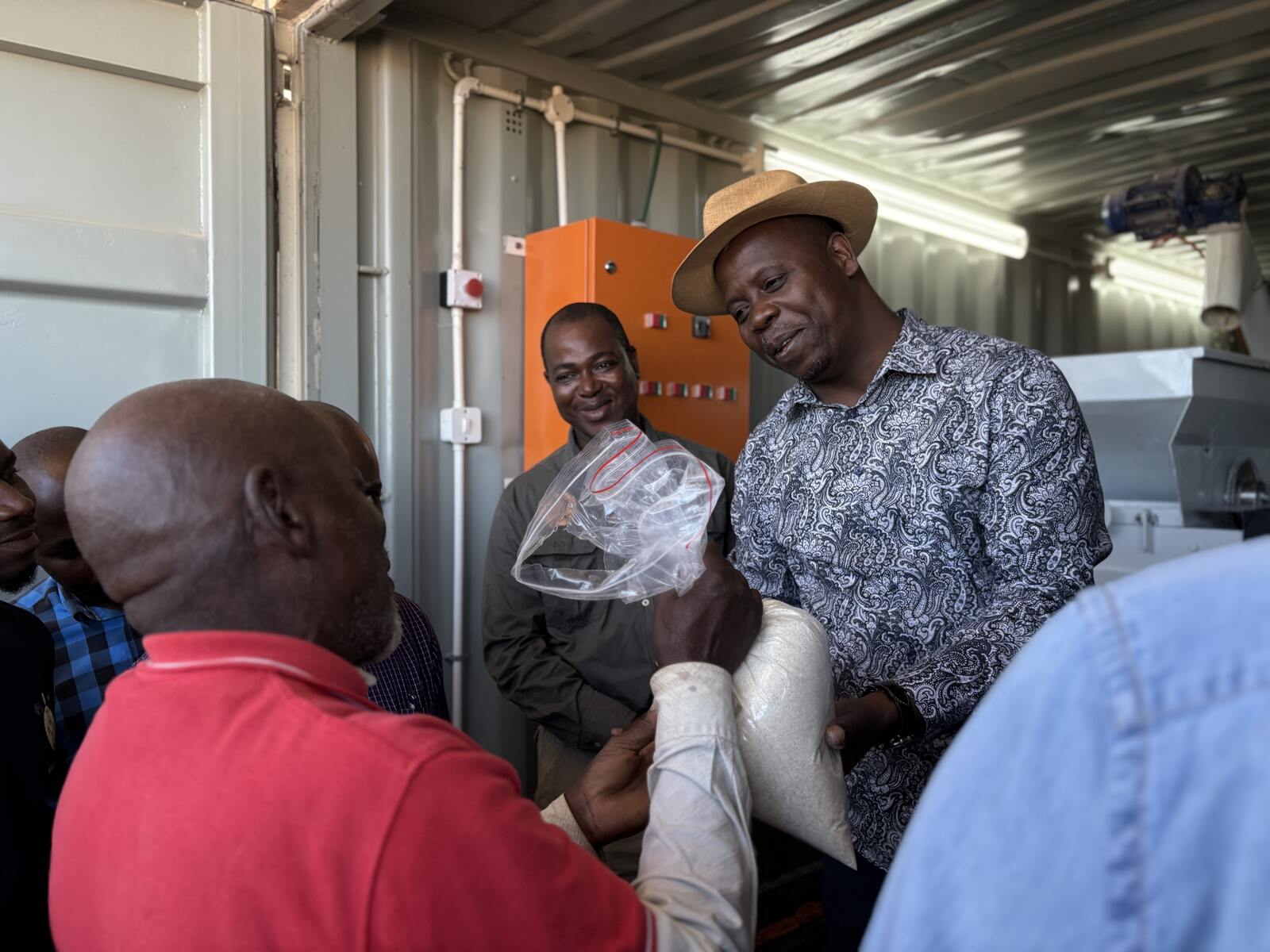 Karingani game reserve entrega moageira moderna à comunidade de mapulanguene
