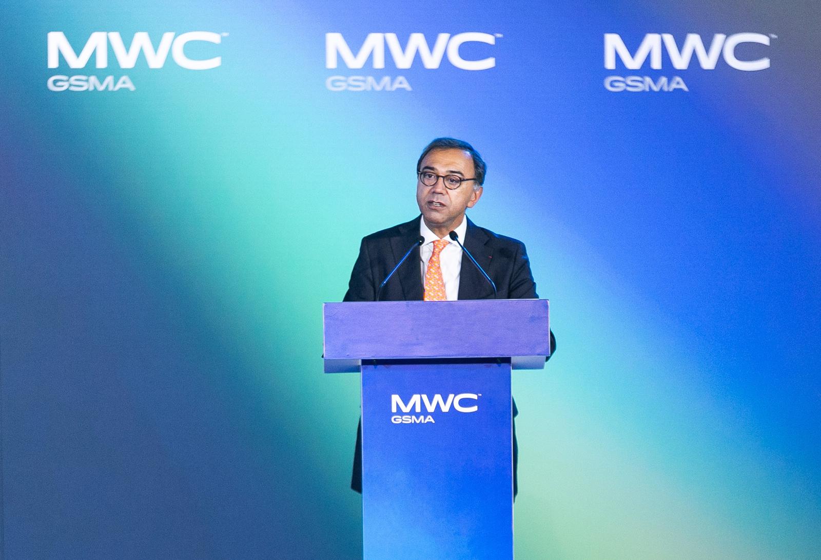 Líderes africanos apelam reformas políticas para acelerar a transformação digital