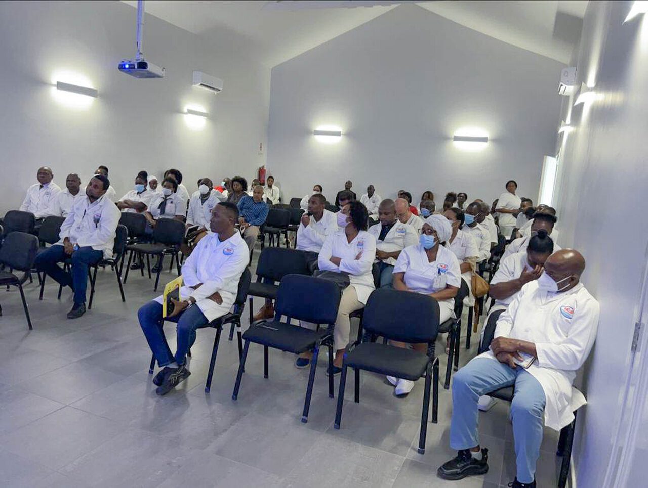 Médicos anunciam suspensão de actividades extraordinárias