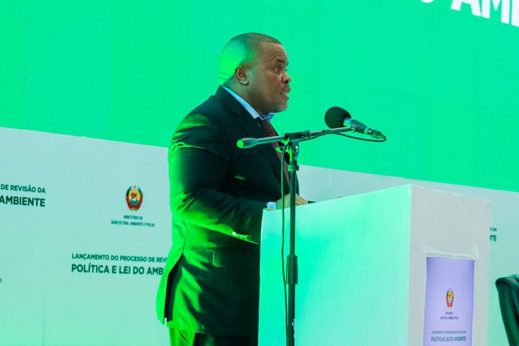 Ministro da agricultura declara guerra à falsificação de sementes no