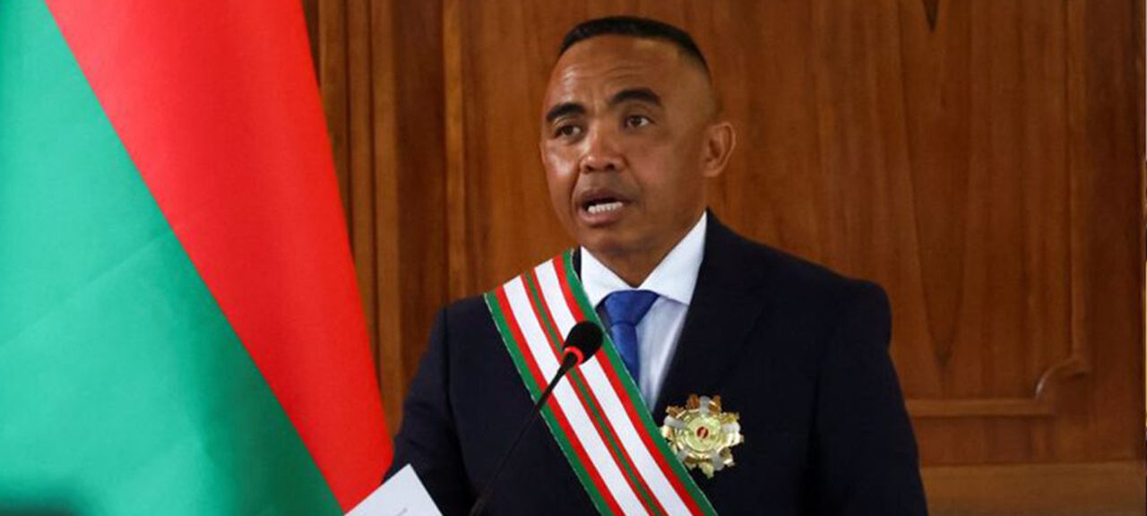 Novo presidente do madagáscar toma posse após o golpe