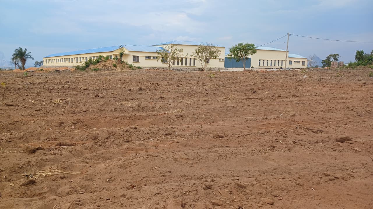 Novo confronto entre polícia e invasores de terreno da igreja