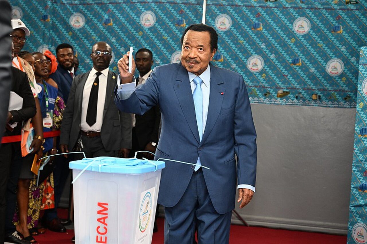Paul biya, de 92 anos, reeleito para oitavo mandato nos