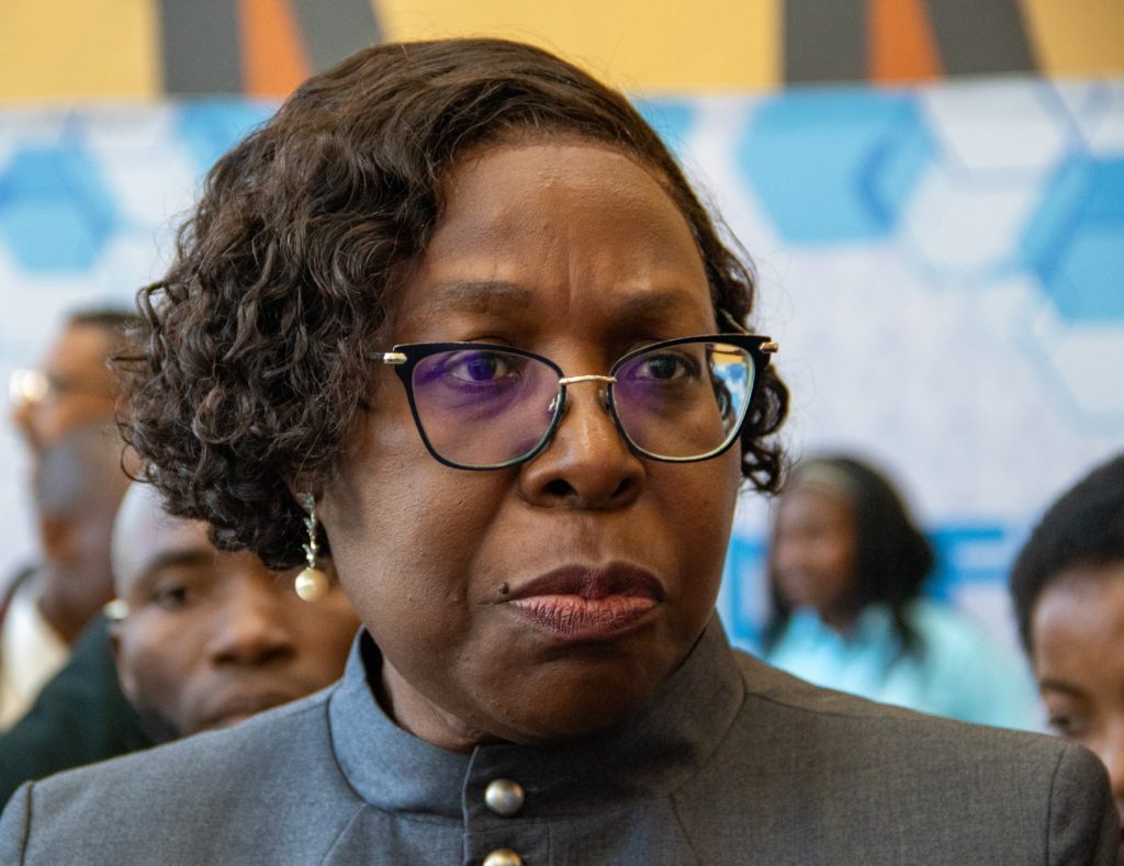 Primeira ministra visita china rádio moçambique