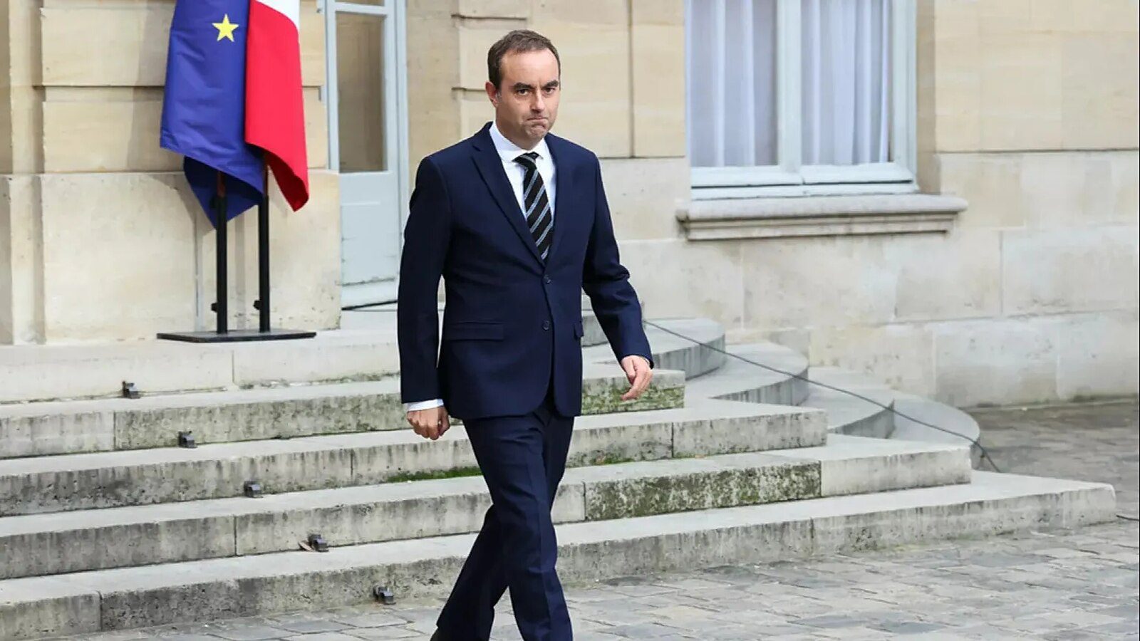 Primeiro ministro francês demite se quase um mês após assumir o cargo