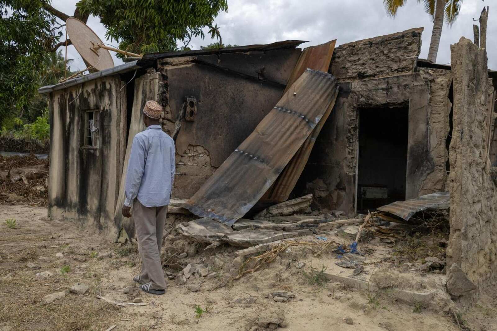 Terroristas lincham quatro idosos em chiúre