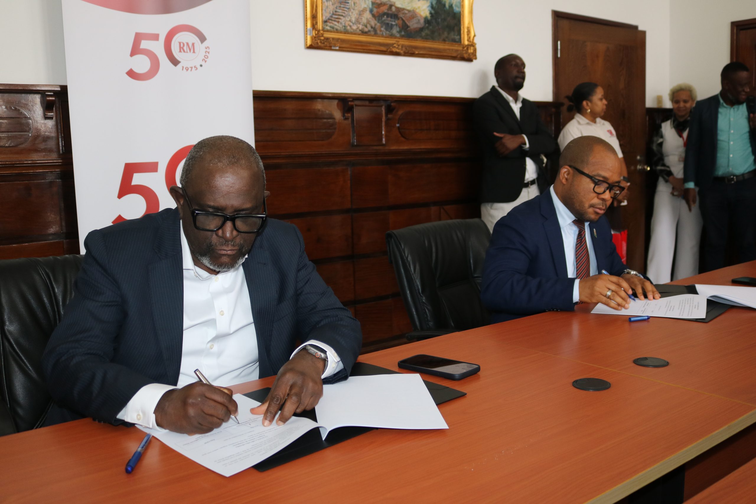 Universidade eduardo mondlane impulsiona digitalização da rádio moçambique