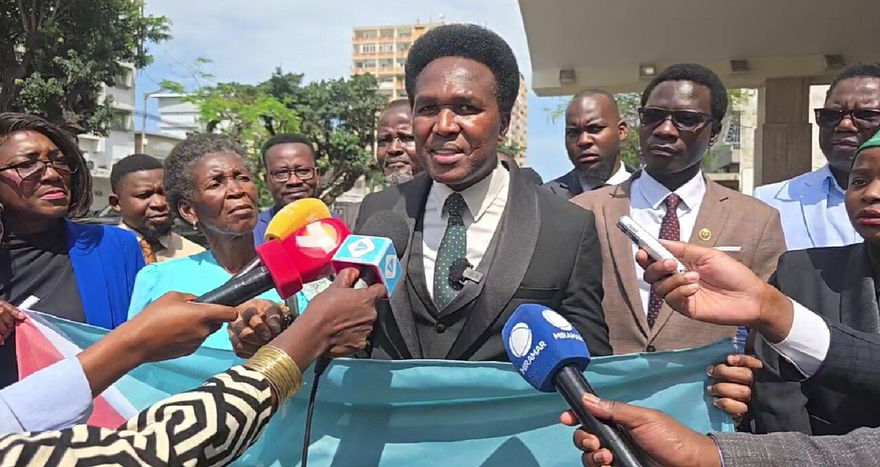 Anamola submete proposta de nova bandeira de moçambique à assembleia