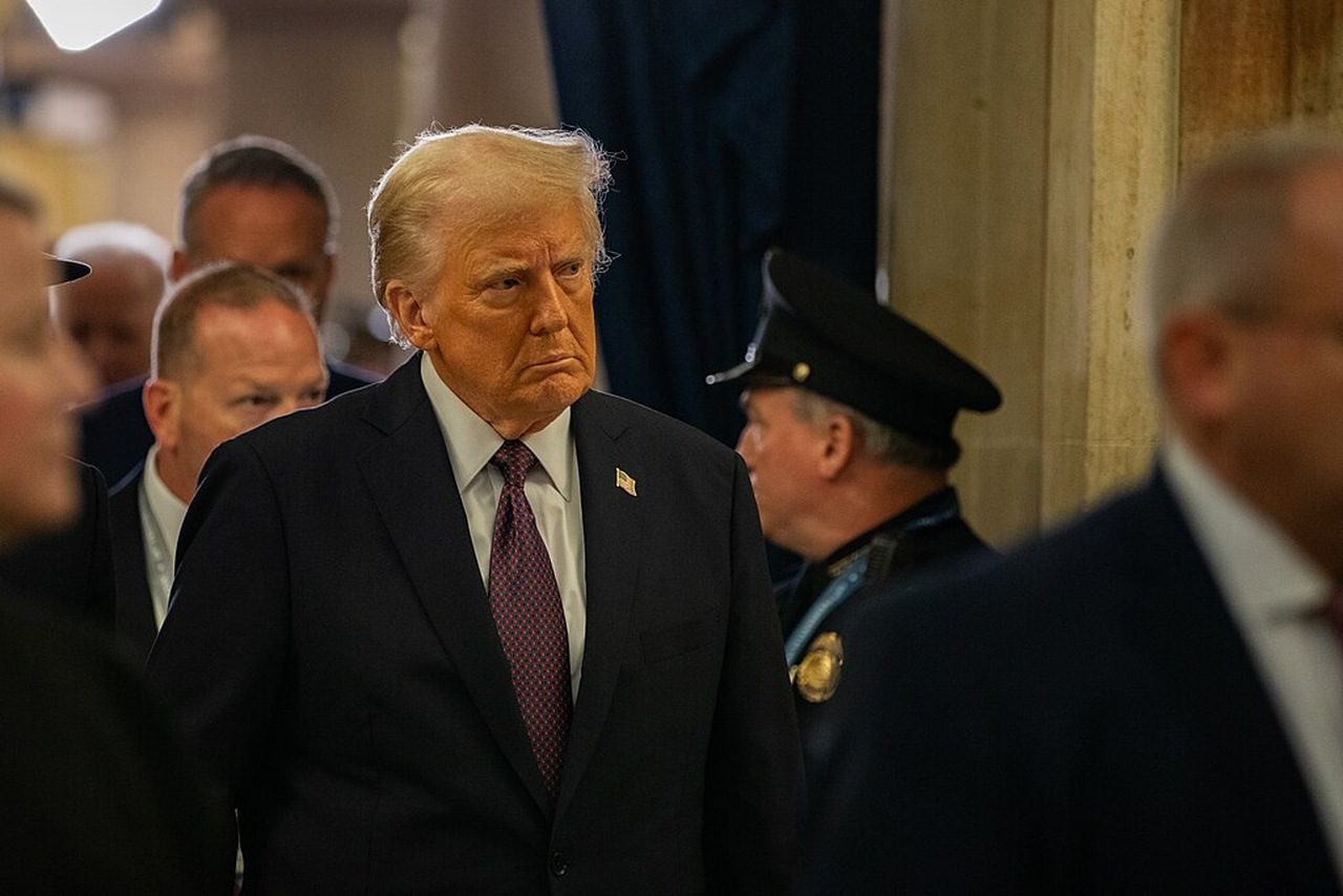 Donald trump quer da bbc 5 mil milhões de indemnização