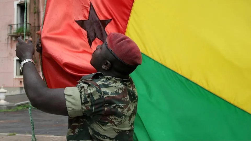 Guiné bissau já tem governo de transição e integra 6 militares