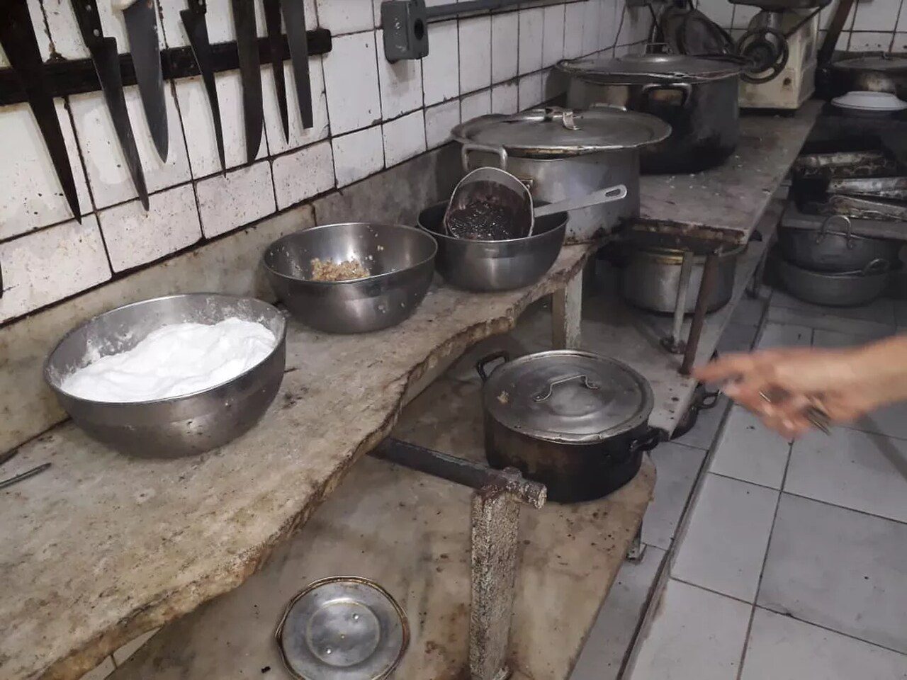 Inae encerra restaurantes por falta de sanidade e imundice