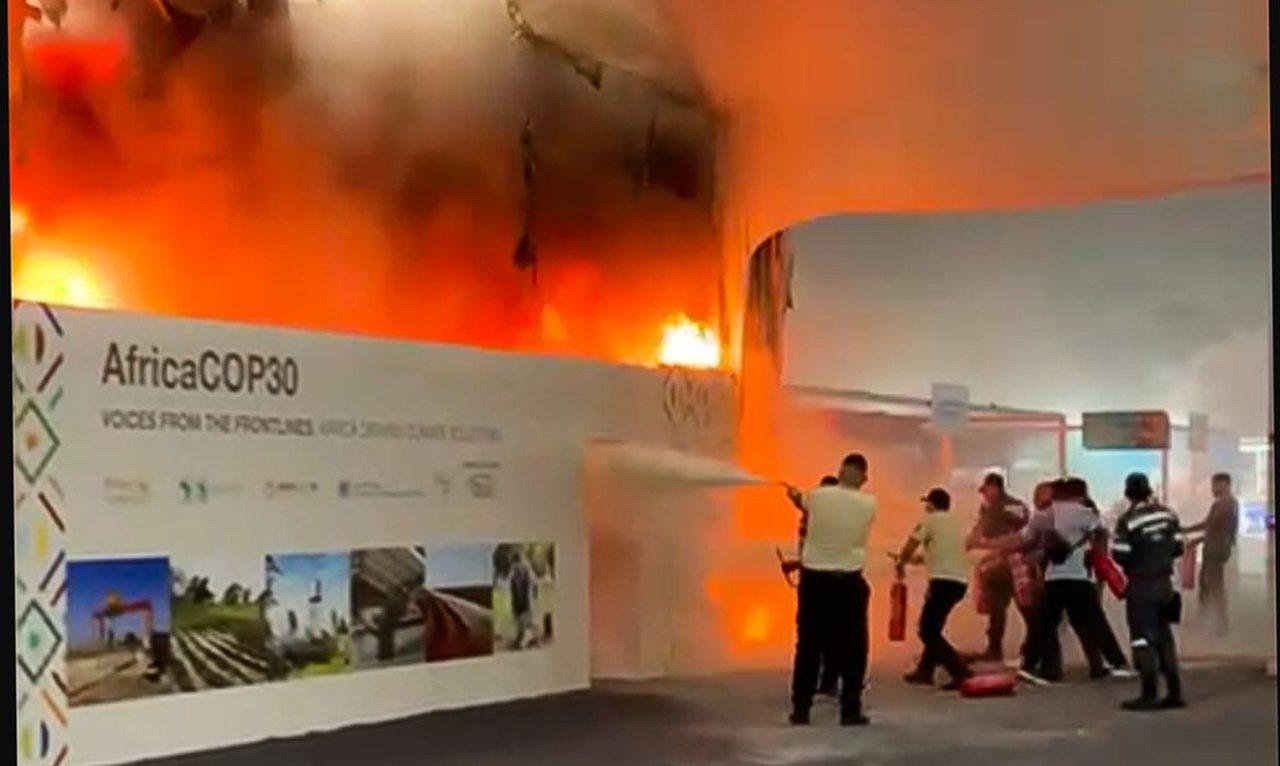 Incêndio obriga à retirada forçada de participantes em belém, brasil