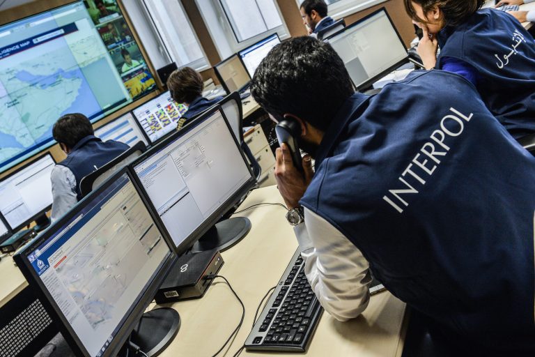 País: governo confirma presença de agentes da interpol