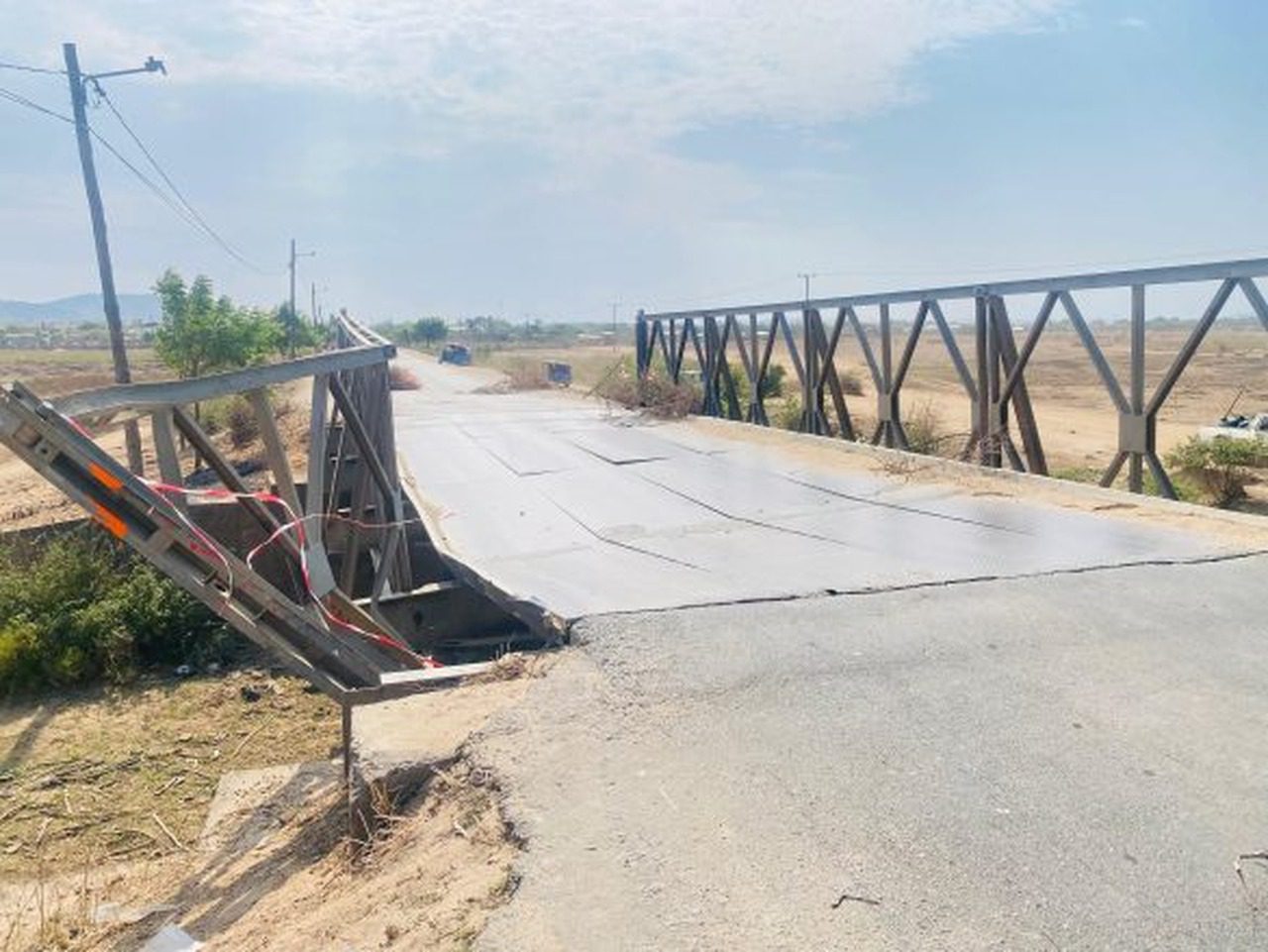 Ponte metálica desaba em tete