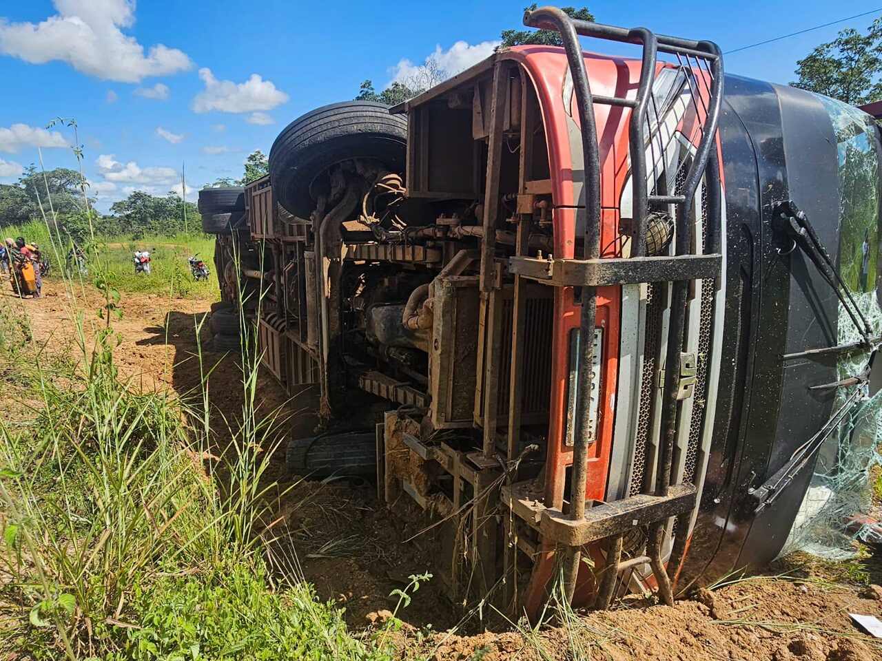 Acidente de viação faz um morto e 17 feridos
