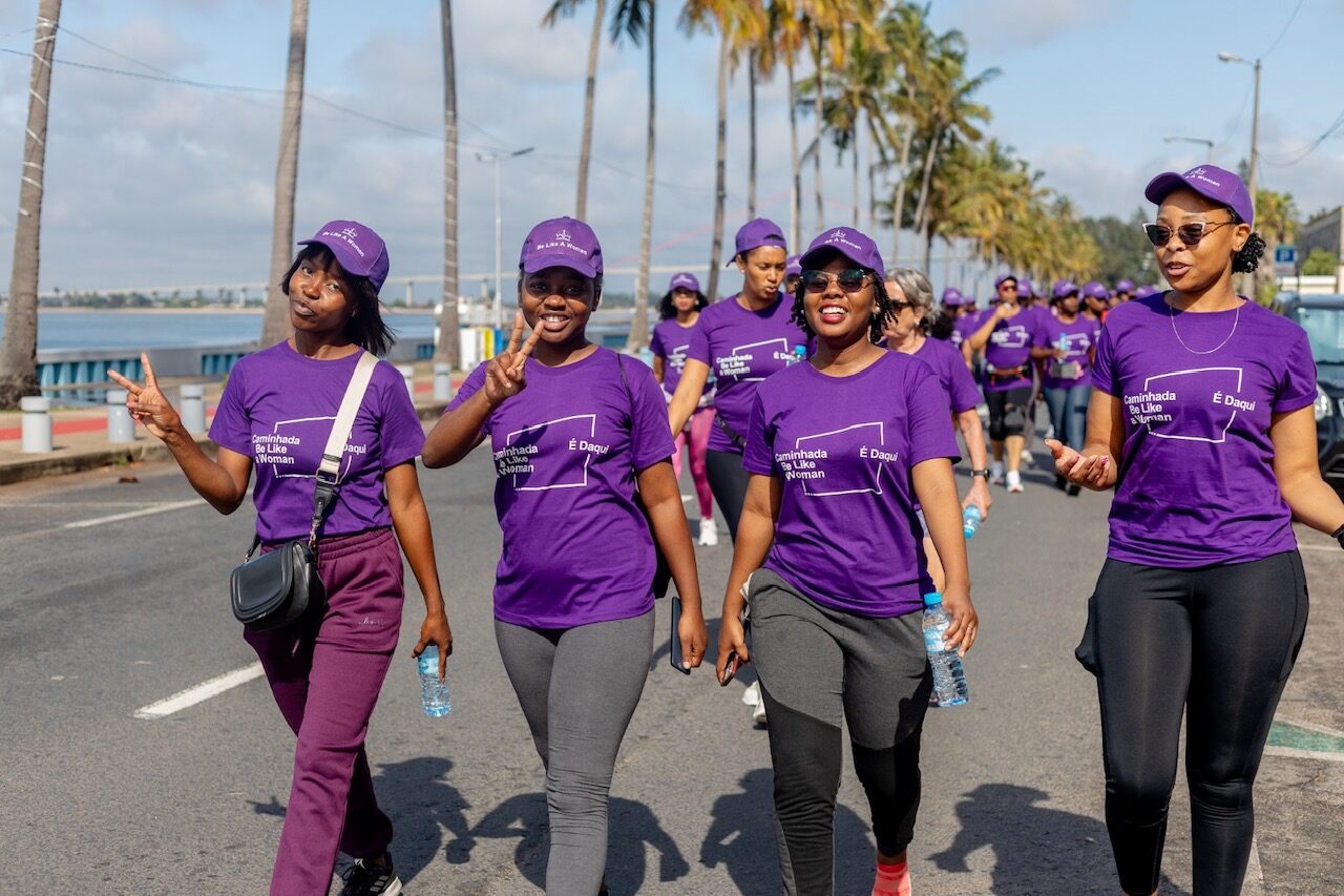 Caminhada ‘be like a woman’ com forte adesão em prol