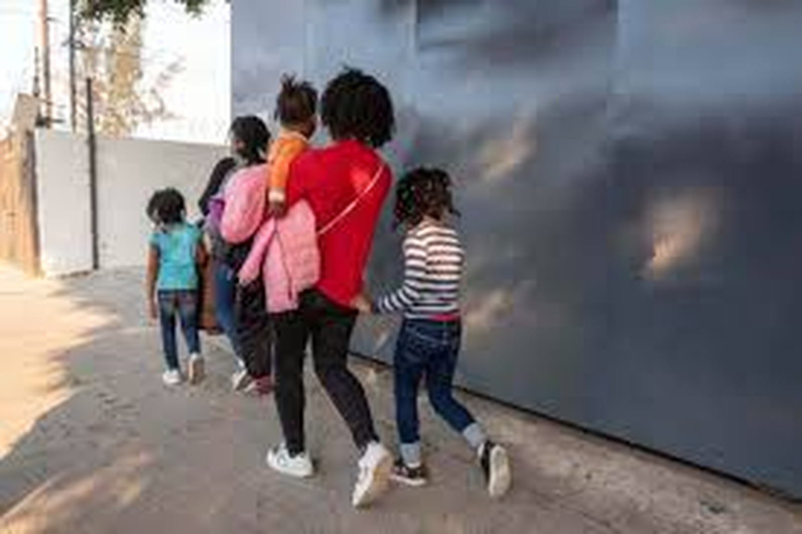 EUA aumentam para 3 mil dólares o bónus para imigrantes