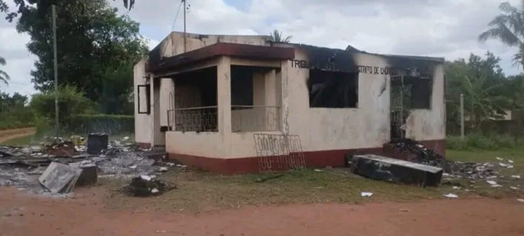 Gazaː desconhecidos incendeiam tribunal distrital de chongoene