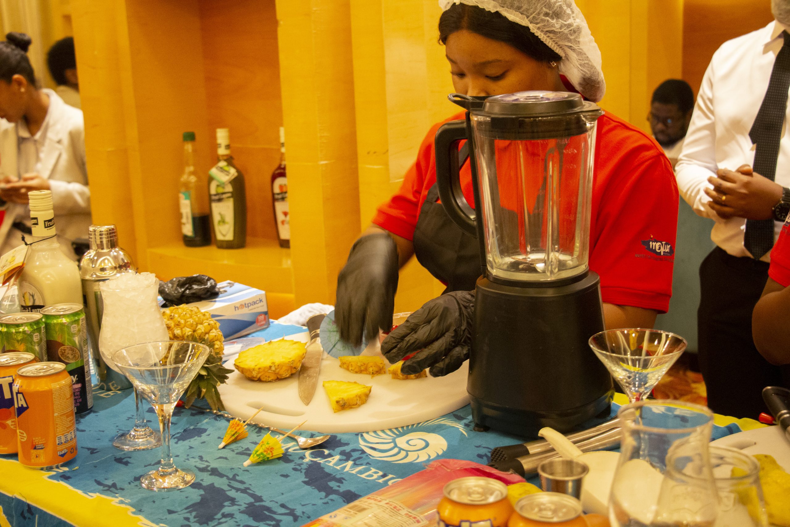 Graduadas em hotelaria reforçam competências com formação promovida pela coca cola