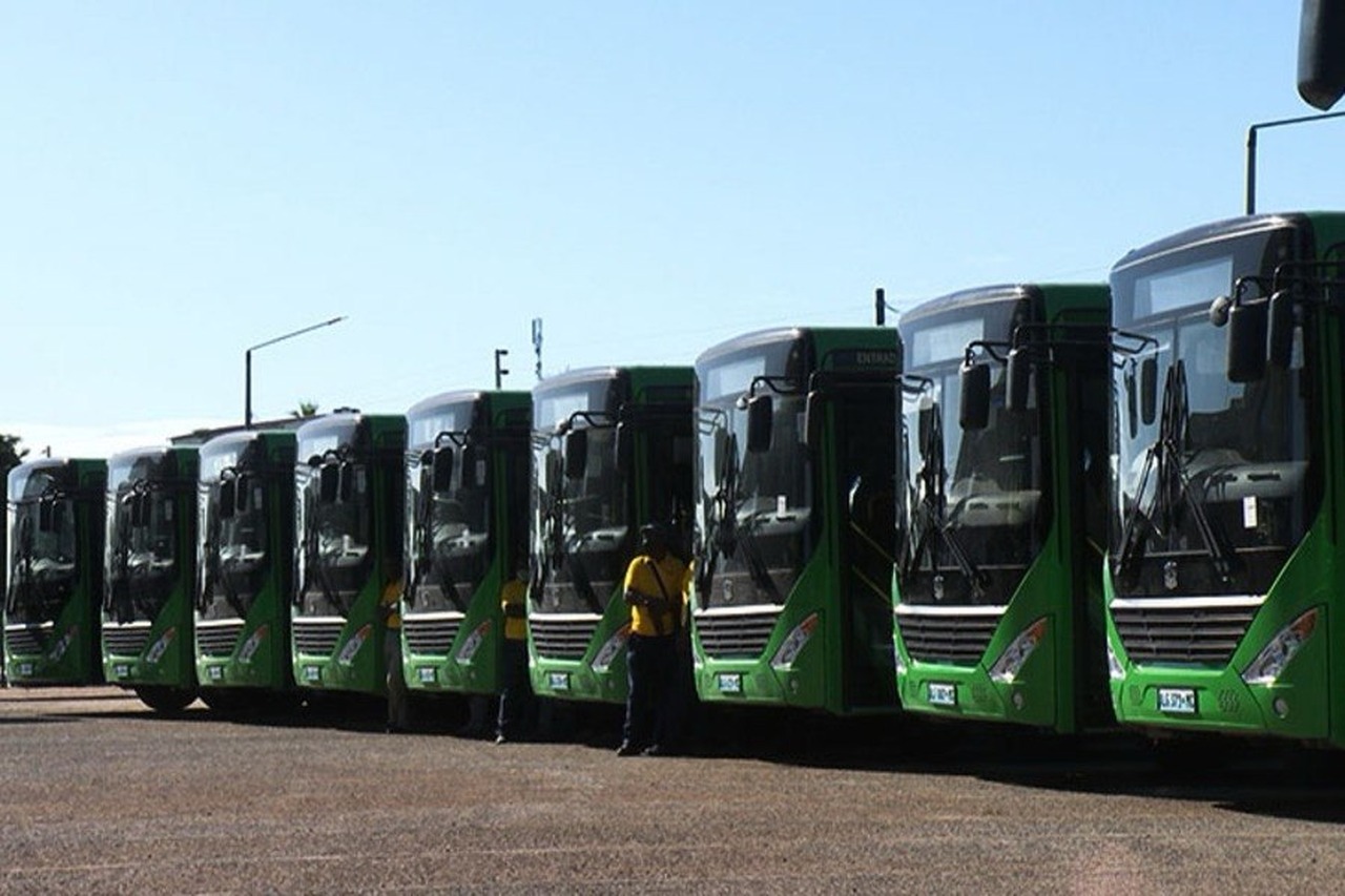Moçambique reforça rede de transportes com 380 novos autocarros e