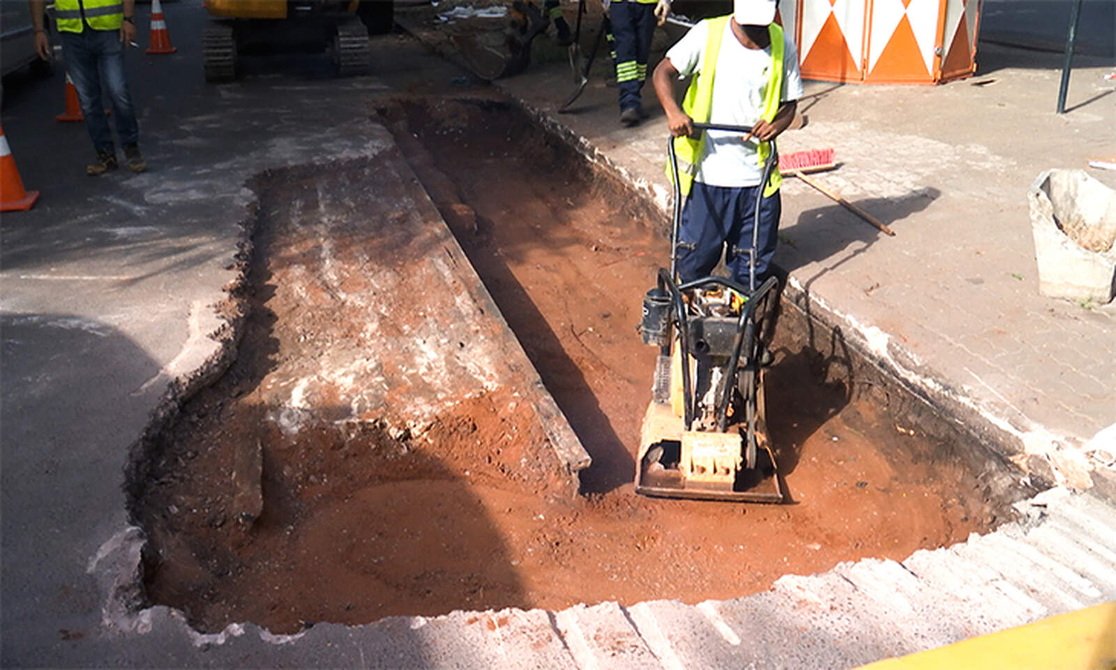 Município de Maputo anuncia reabertura temporária do tráfego na praça