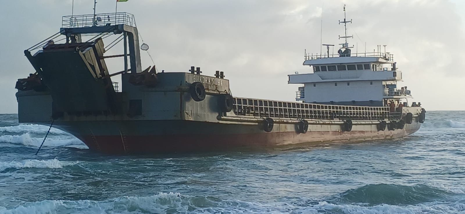 Navio que encalhou em chidenguele não transportava nenhuma carga ilícita,