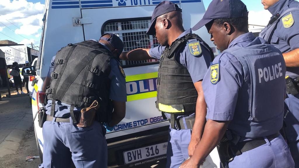 Polícia sul africana detém moçambicanos envolvidos no assassinato de dois agentes