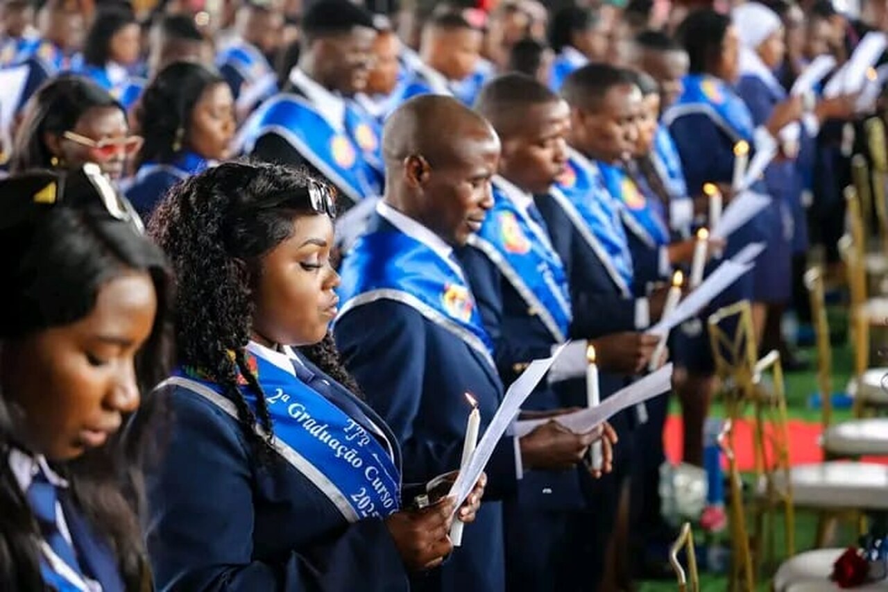 Professores graduados denunciam demora na colocação e vivem na incerteza