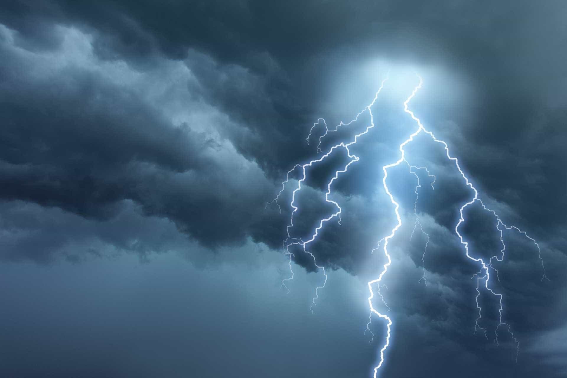 Seis mortos e cinco feridas devido a descargas atmosféricas em