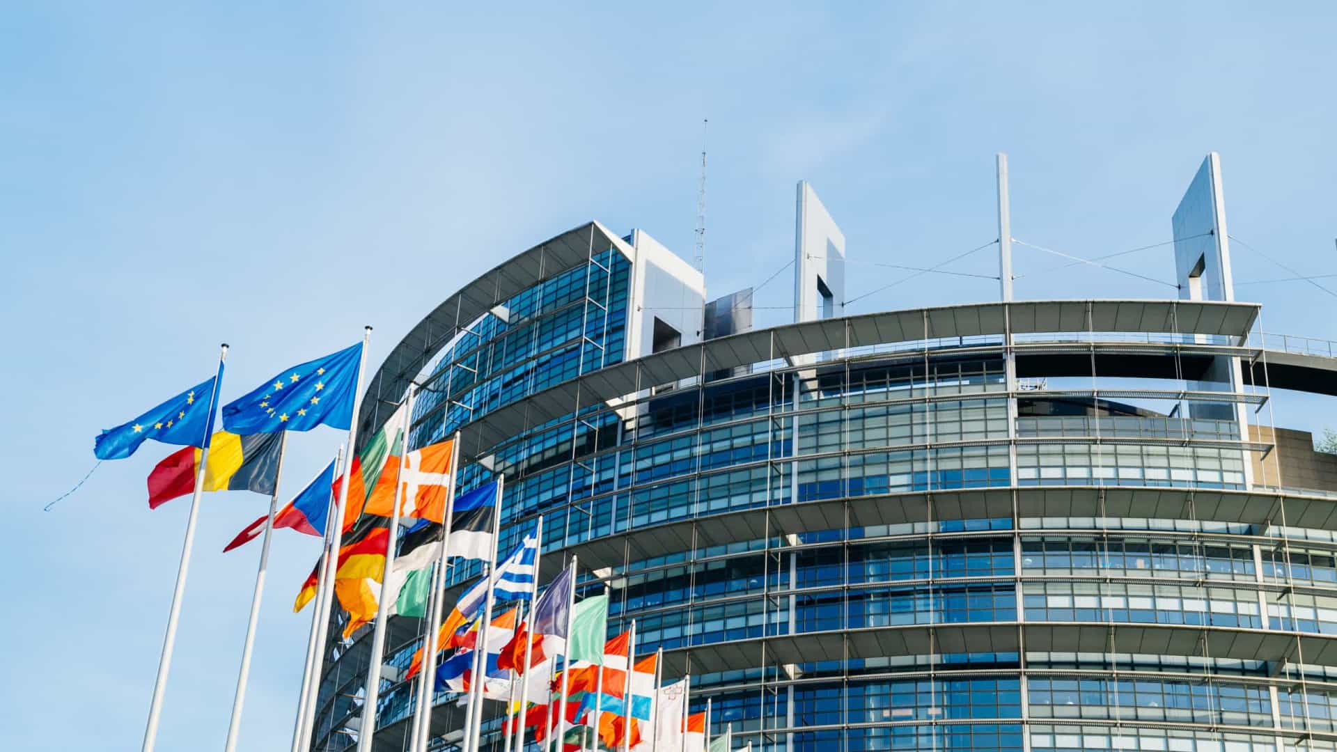 UE aprova pacote de 90 mil milhões de euros para