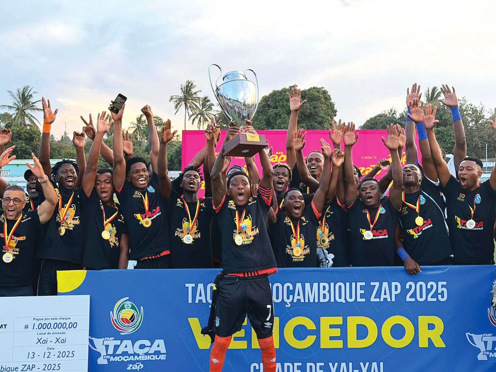 União desportiva do songo conquista taça de moçambique e faz