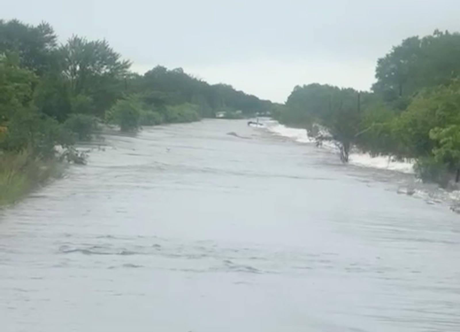 Chuvas interrompem circulação rodoviária na N1 a partir da zona