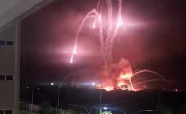 Explosões sacodem a capital venezuelana e Governo acusa os EUA