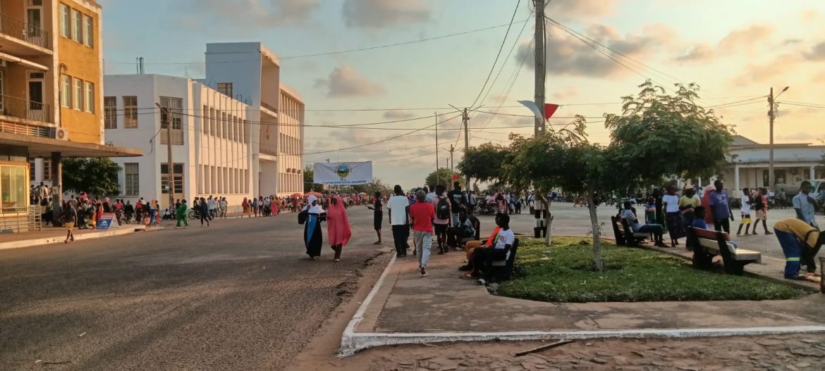 Funcionários do Conselho Municipal de Angoche em greve
