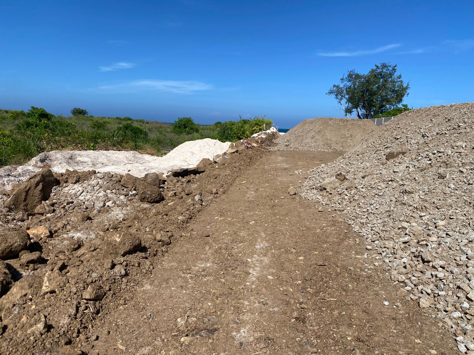Máquinas destroem dunas sob silêncio das autoridades – Home